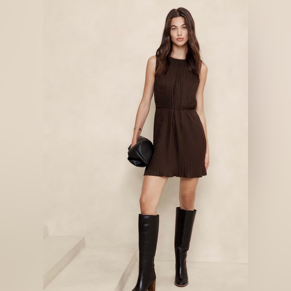 Jacquard Plated Mini Dress Mini
Banana Republic (Petite) NEW